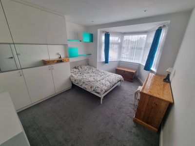 Large Double Room Close to Uxbridge Main Photo