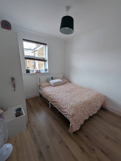 Lovely sunny bedroom available in Walthamstow Main Photo