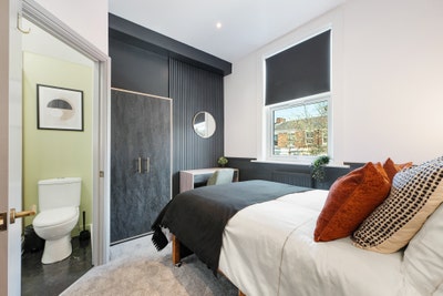 ✨ New! Boutique En-suite | Studio-Style Living Main Photo