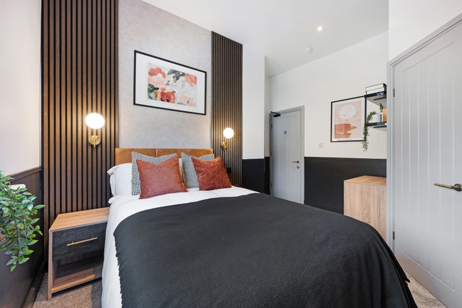 ✨ New! Boutique En-suite | Studio-Style Living Main Photo
