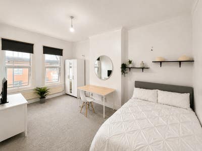 4 Huge Rooms near the Jubilee Line Main Photo
