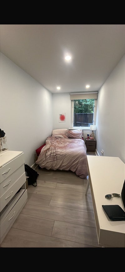 Double Room in Spacious Girls Flat in St John’s Main Photo