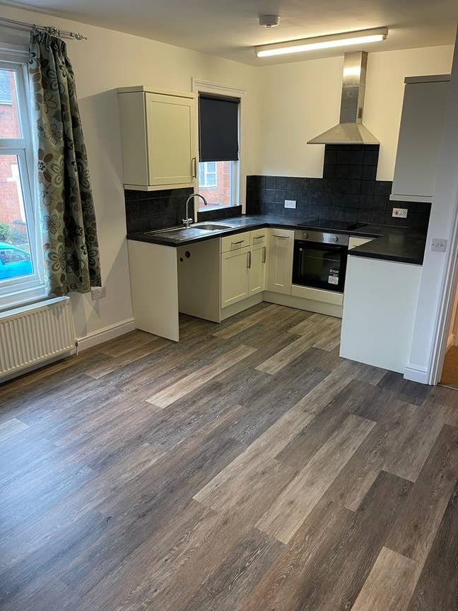 [7BEVE] Two Bedroom Flat in Evesham Main Photo