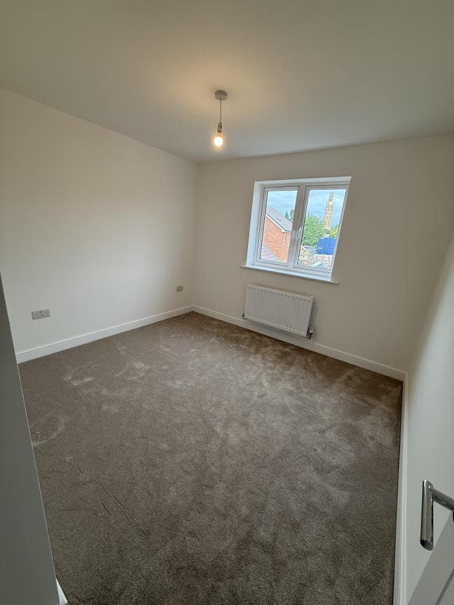 Room for rent, females preferred Main Photo