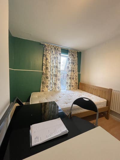 Stunning Room in Victoria Park! 2 Weeks Rent Free Main Photo