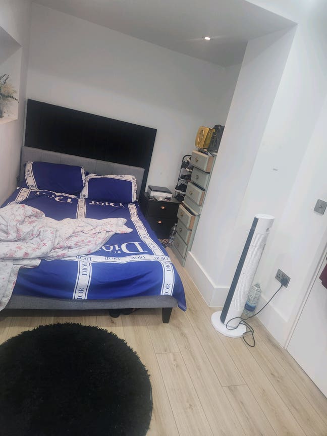 Double room in a 2 bedroom flat in city centre Main Photo