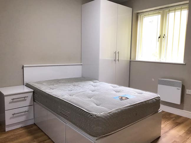 Chester En-suite room to rent - All Bills Inc Main Photo