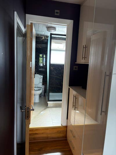 Ensuite Big Room Available for Female Professional Main Photo