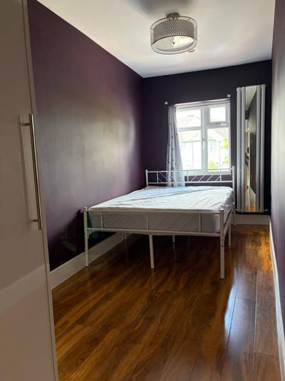 Ensuite Big Room Available for Professionals Main Photo