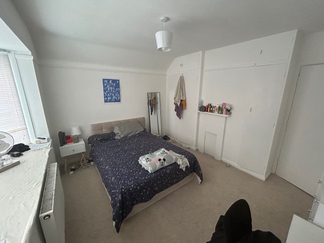Large Double Room in a professional house share Main Photo