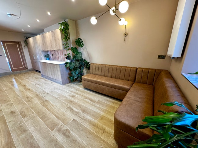 Stunning houseshare. Newly renovated. Fab location Main Photo