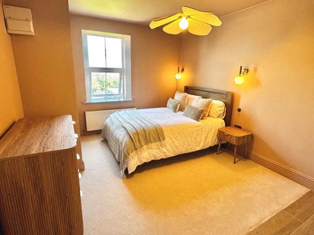 Stunning houseshare. Newly renovated. Fab location Main Photo