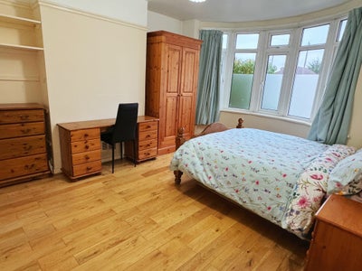 Large Double Room, Close to Science Park, Station Main Photo