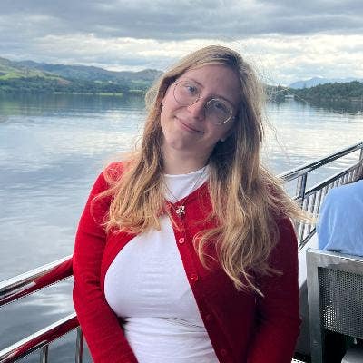 POSTGRAD LOOKING FOR FLAT/ROOM NEAR RHUL Main Photo