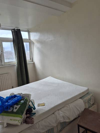 Double Room Available &pound;800 Main Photo