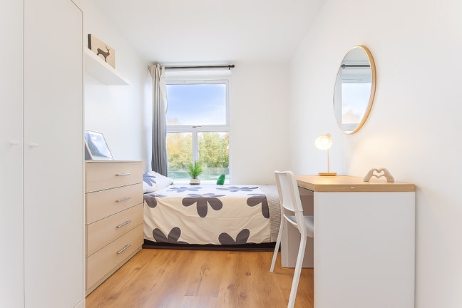 Small Dbl in Renovated Garden House in Mile End🏡 Main Photo