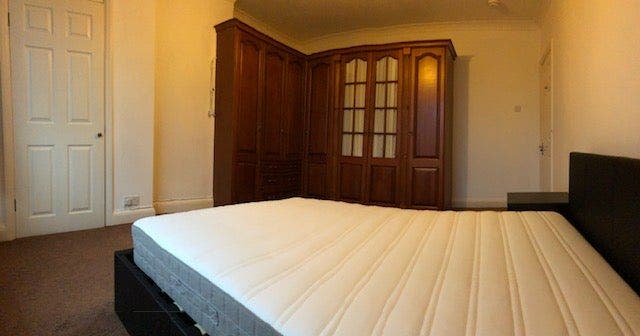 Two rooms / Hanger Lane / 8 mins to central line Main Photo