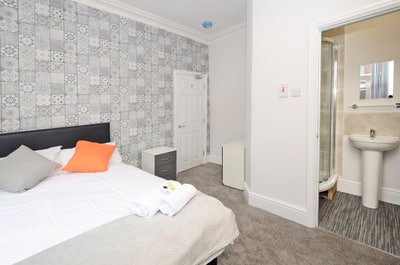 Modern double ensuite room at 43 Middlewich St  Main Photo