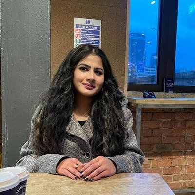 Professional Female seeks a single or double room Main Photo