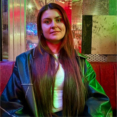 Professional Female seeks a double room Main Photo