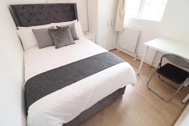 Lovely Furnished Room in Hammersmith/Barons Court Main Photo
