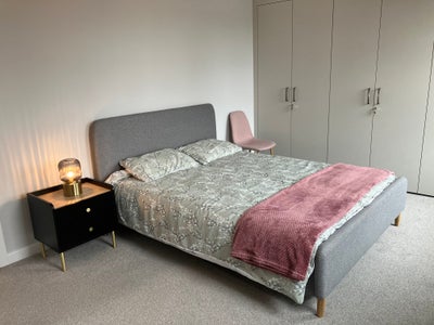 Weekday Let – Limehouse Basin Main Photo