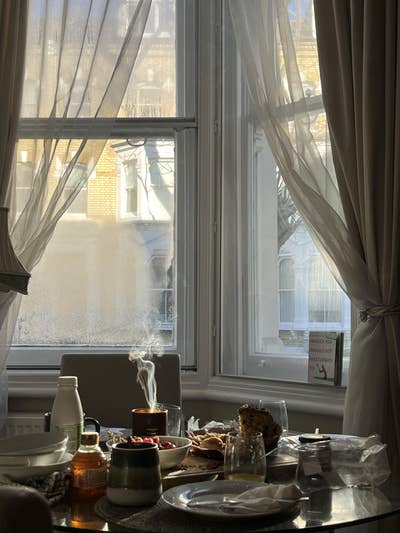 Sunny Room in Cozy Victorian West Kensington Flat Main Photo