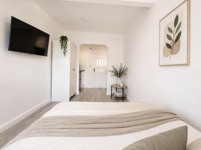 Modern Studio Room in Orton Longueville Main Photo