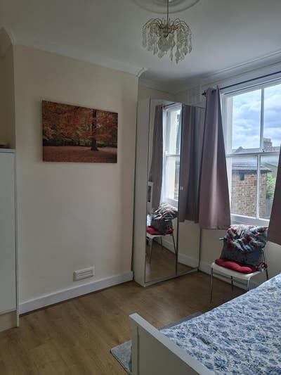 A  bright double bedroom to let in SE15 Peckham Main Photo