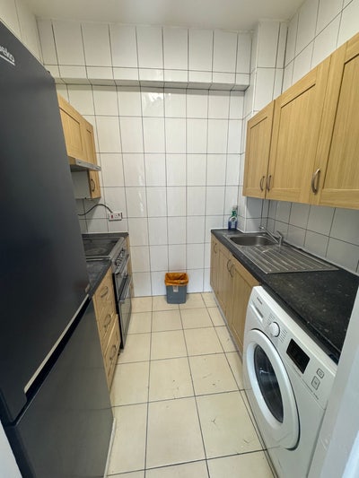 2 bed flat 2 mins walk All Saints, Chrips st marke Main Photo