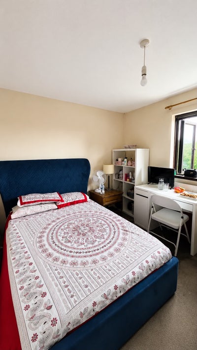 1 Large double room &pound;650 with double bed Main Photo