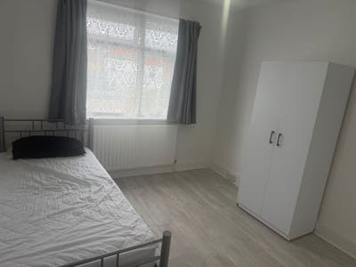 Rooms to Rent:  E10  Main Photo