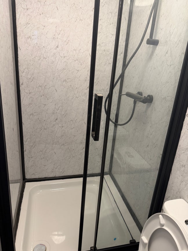 Double Room with ensuite available for Rent Main Photo