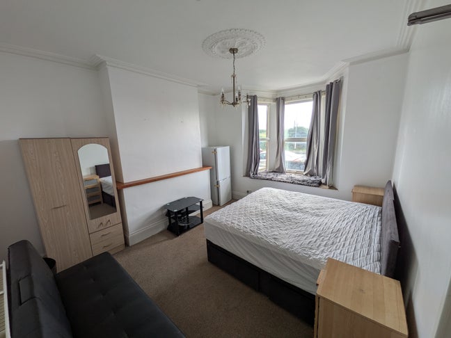 Two large double rooms fully furnished  Main Photo