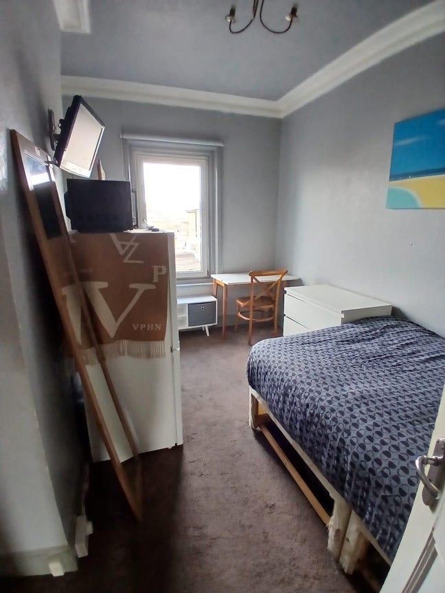 Small Double Room Up from Asda Can Pay Weekly Main Photo
