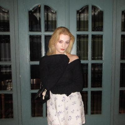 Professional Female seeks a single or double room Main Photo