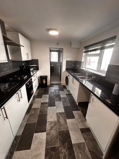 🔥BRAND New rooms|Close to station|All bill incl🔥 Main Photo
