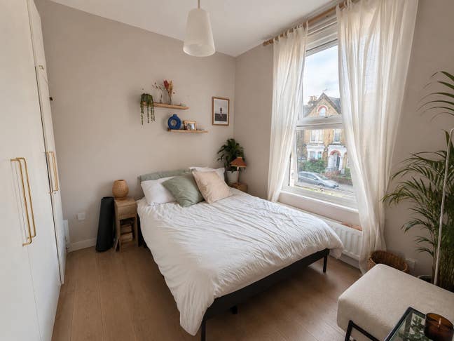 Double room in bright flat w/ south-facing terrace Main Photo