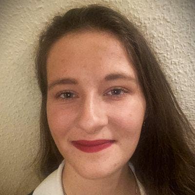 Sabina (23) - Female Student Looking for a Buddy Main Photo