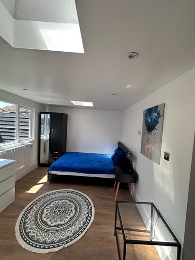 Modern Clean Studio Flat Main Photo