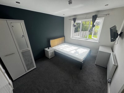 Stunning Room in Stafford Main Photo
