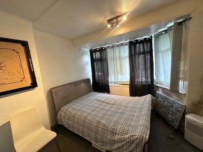 Double Room in TW13 5EJ | Bills Included & Parking Main Photo