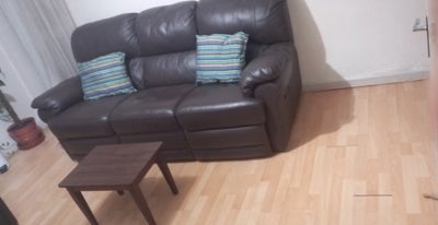 A bright cozy single room for rent  available  Main Photo