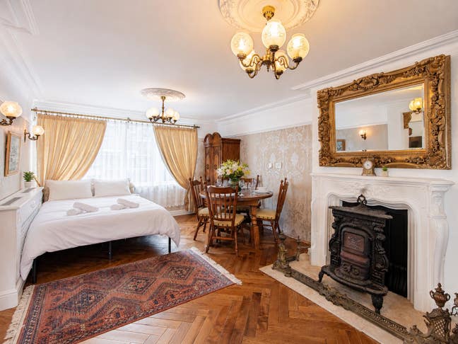 Cottage Style Cosy House with parking Main Photo