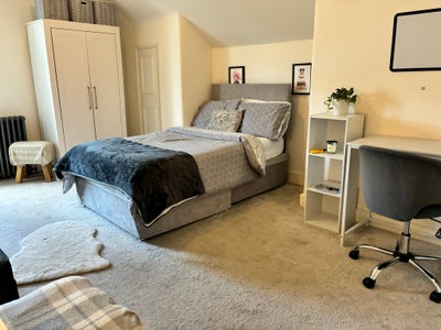 Spacious Double Room with Sea Views – Bills Incl. Main Photo