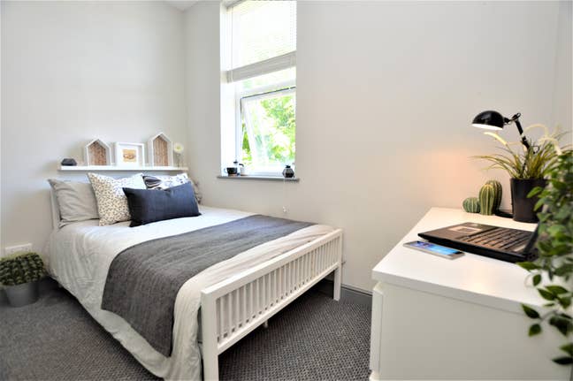 Double Room Town Centre | Deposit Free Option Main Photo