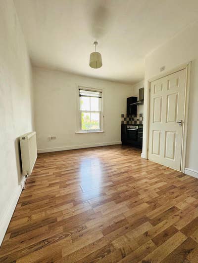 Studio Flat Main Photo