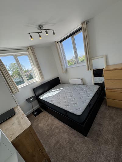 Single room- Finchley Central Main Photo