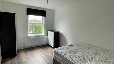 Brand New, Commuter Friendly QE UOB Pro HouseShare Main Photo