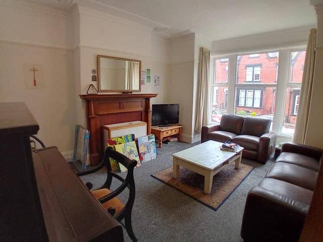 6 Room Available in Hyde Park from July Bills Incl Main Photo